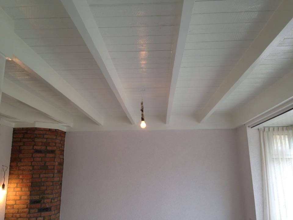 Afbeelding voor: Houten plafond krijgt een moderne transformatie Afbeelding voor: Houten plafond krijgt een moderne transformatie