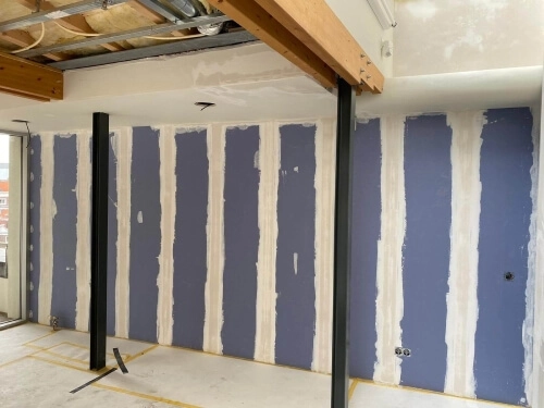 Afbeelding voor: Badkamer renovatie: direct over tegels stucen Afbeelding voor: Badkamer renovatie: direct over tegels stucen